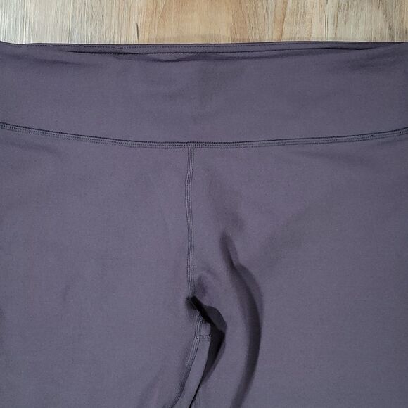 🔺️Fabletics Gray "Salar" Capri Athletic Pants Medium - Picture 5 of 9